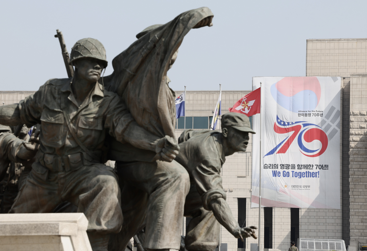 South Korea's Defense Ministry on Thursday announces that it displays banners commemorating the 70th anniversary of the South Korea-US alliance on the exterior walls of the War Memorial of Korea and the Defense Convention in Yongsan-gu in central Seoul, from Wednesday. (Photo courtesy of Kookbang Daily)