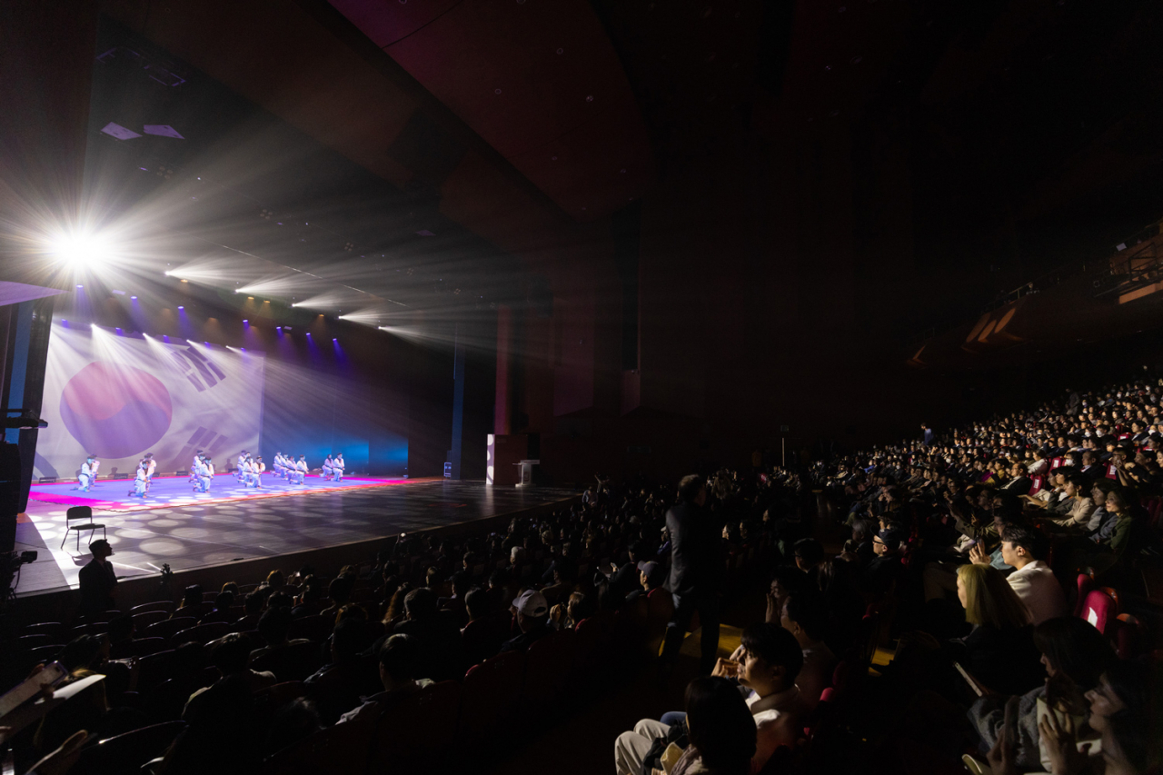 Audience members attend the opening ceremony of the 24th Jeonju International Film Festival held at Sori Arts Center in Jeonju, Thursday. (Jeonju IFF)