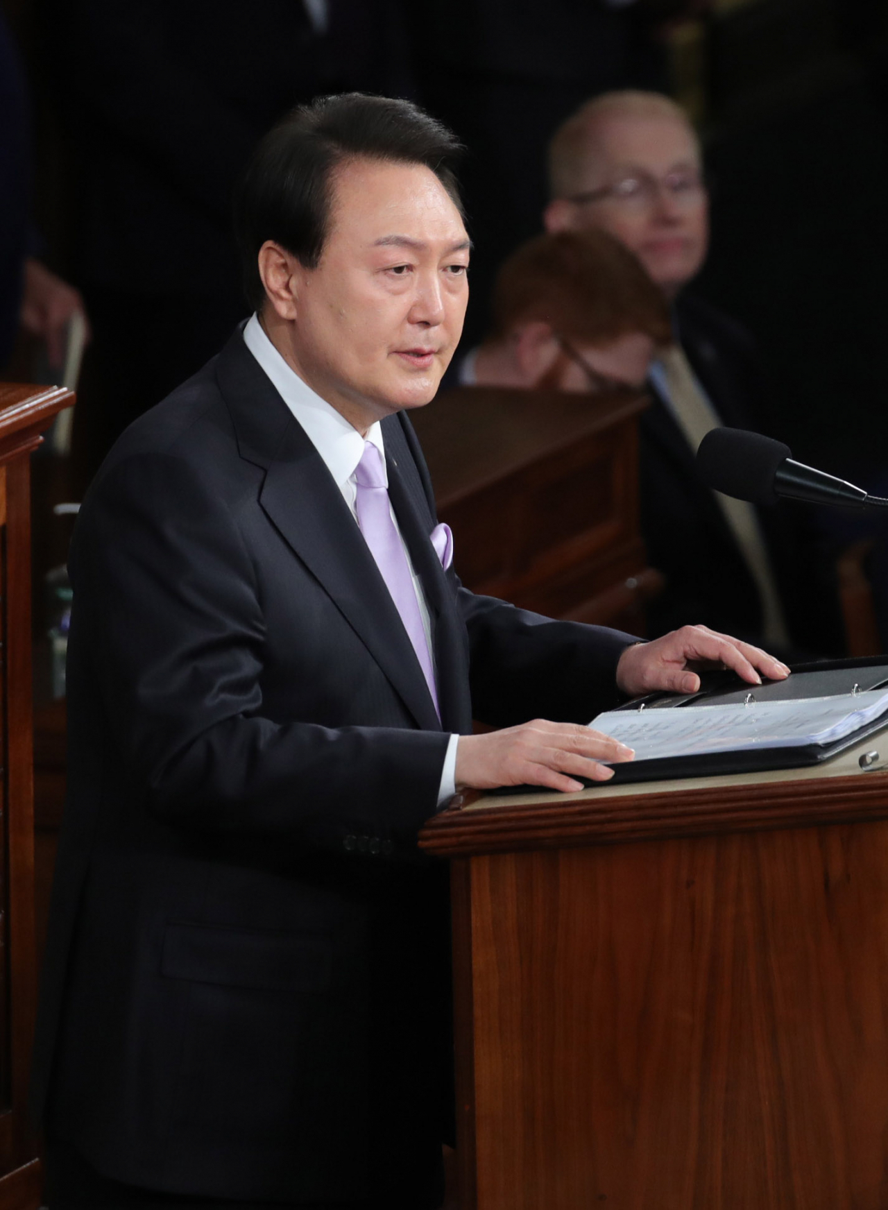 South Korean President Yoon Suk Yeol addresses a joint session of Congress in the House Chamber of the US Capitol in Washington last Thursday. (Yonhap)