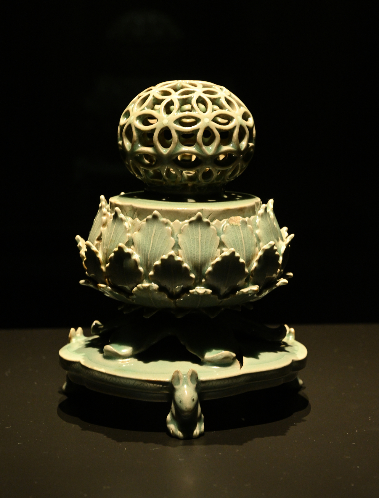 A celadon incense burner with openwork design (Im Se-jun/ The Korea Herald)