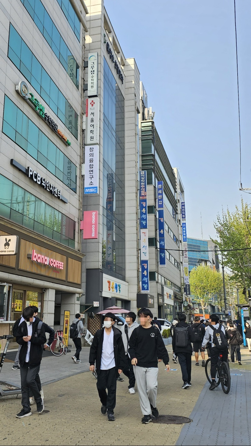 Students are seen on streets lined with private cram schools in Daechi-dong, aneighborhood in Seoul’s Gangnam district dubbed the “No. 1 avenue for private education.