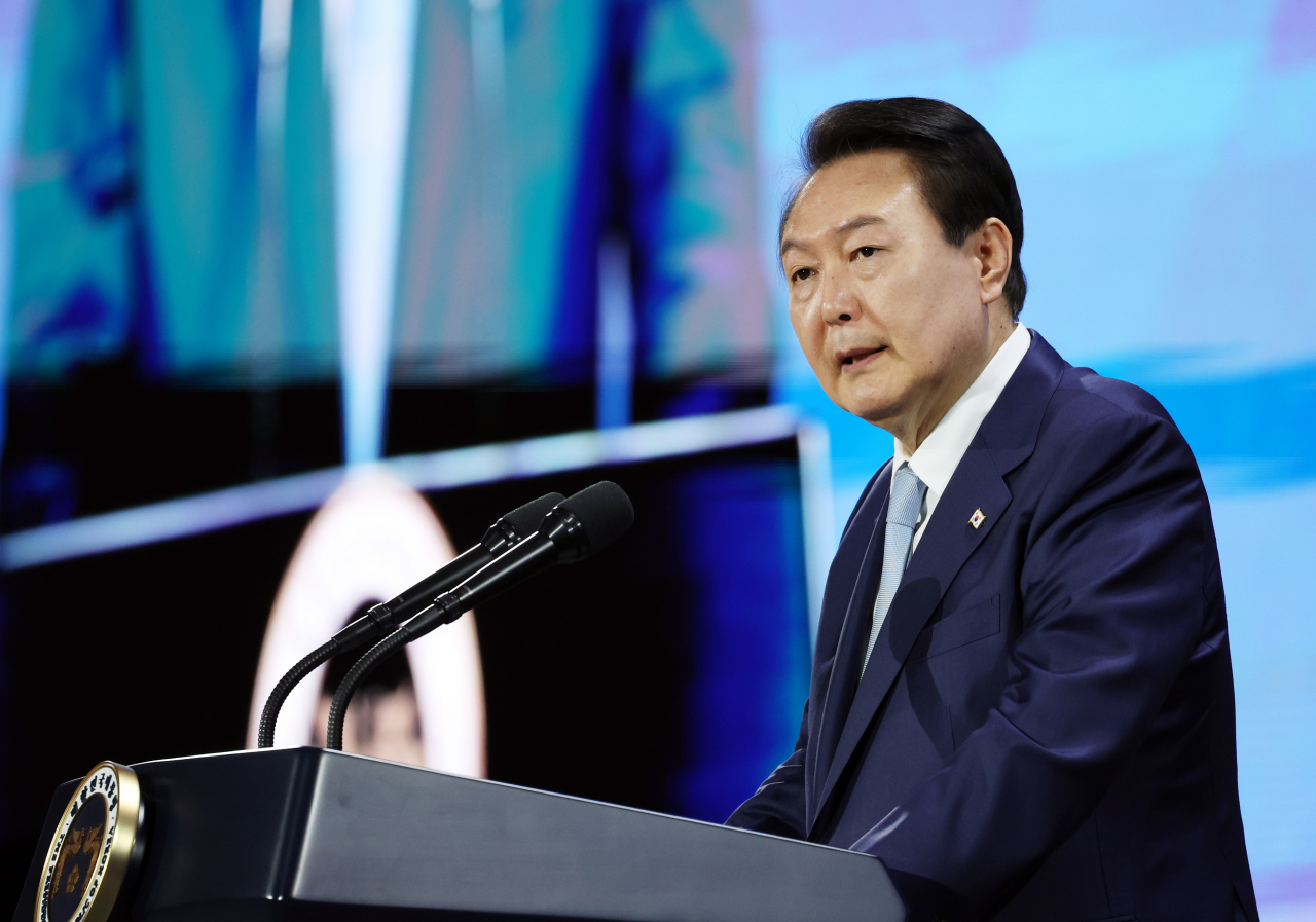 South Korean President Yoon Suk Yeol addresses the opening ceremony of the Asian Development Bank’s annual meeting at the SongdoConvensia convention center in Incheon on Wednesday. (Yonhap)