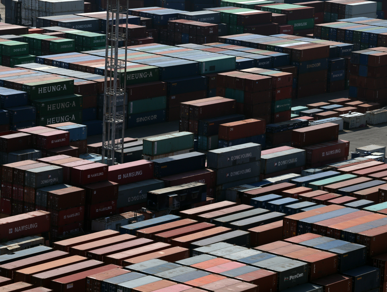 A photo shows shipping containers at South Korea's largest port of Busan (Yonhap)