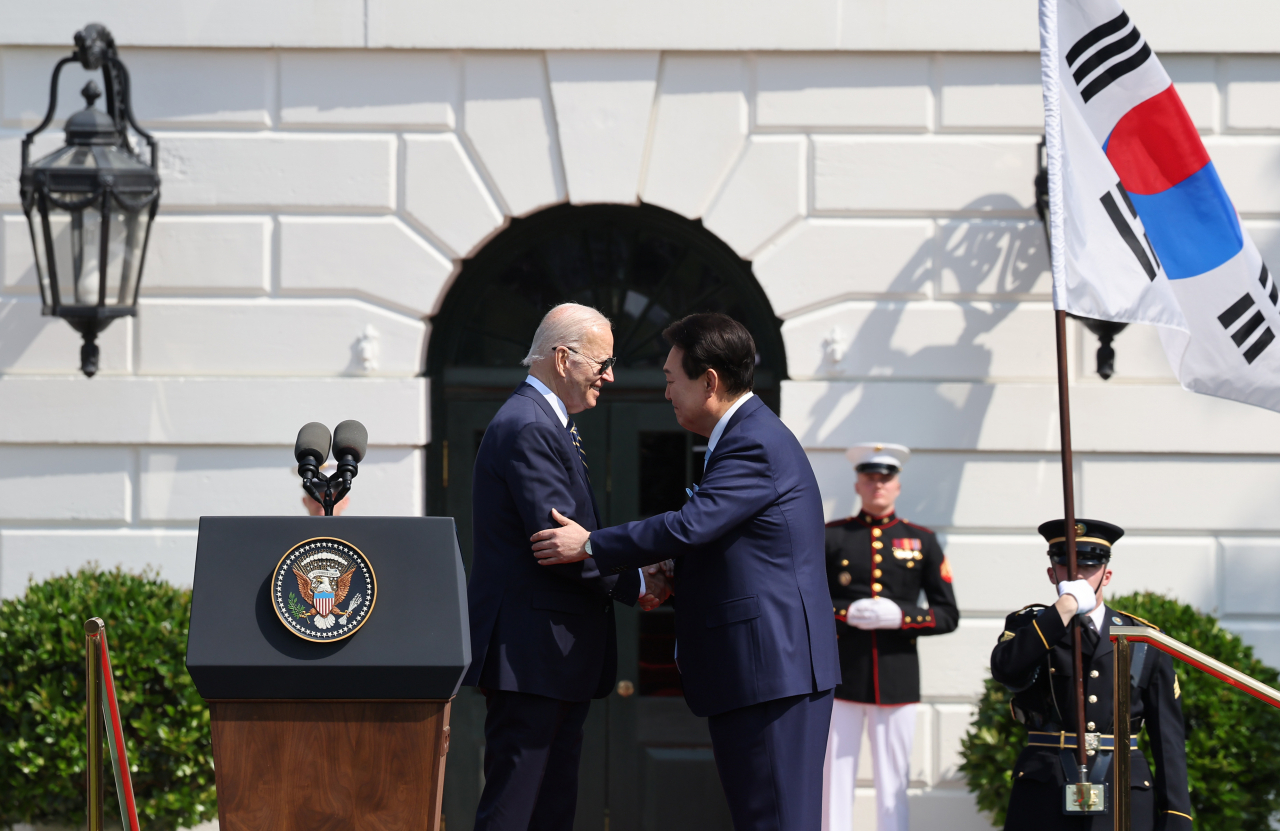 South Korean President Yoon Suk Yeol shakes hands with US President Joe Biden during a joint news conference after their summit at the White House in Washington, DC, on April 26. (Yonhap)