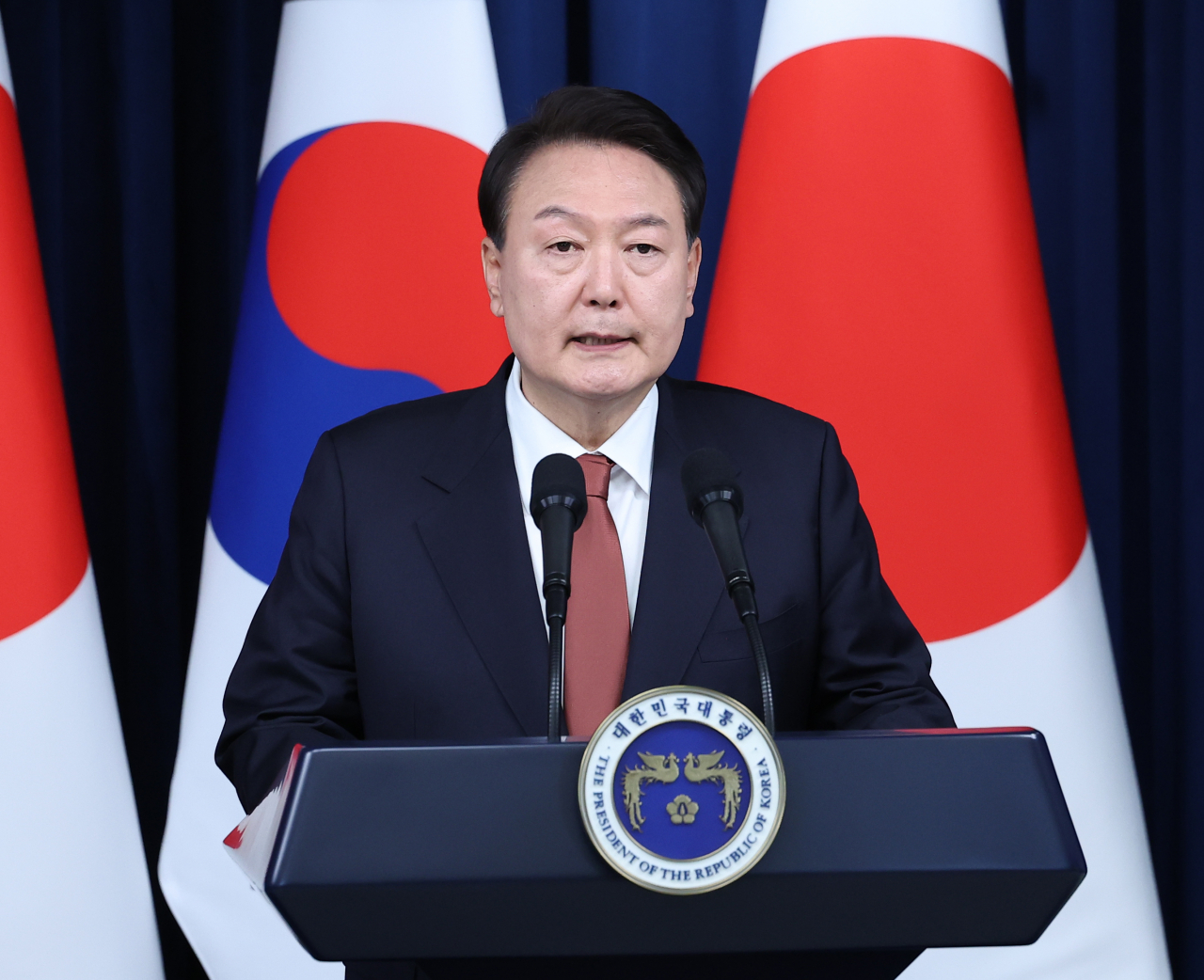 South Korean President Yoon Suk Yeol speaks during a joint press conference with Japanese Prime Minister Fumio Kishida after their talks at the presidential office in Seoul on Sunday. (Yonhap)