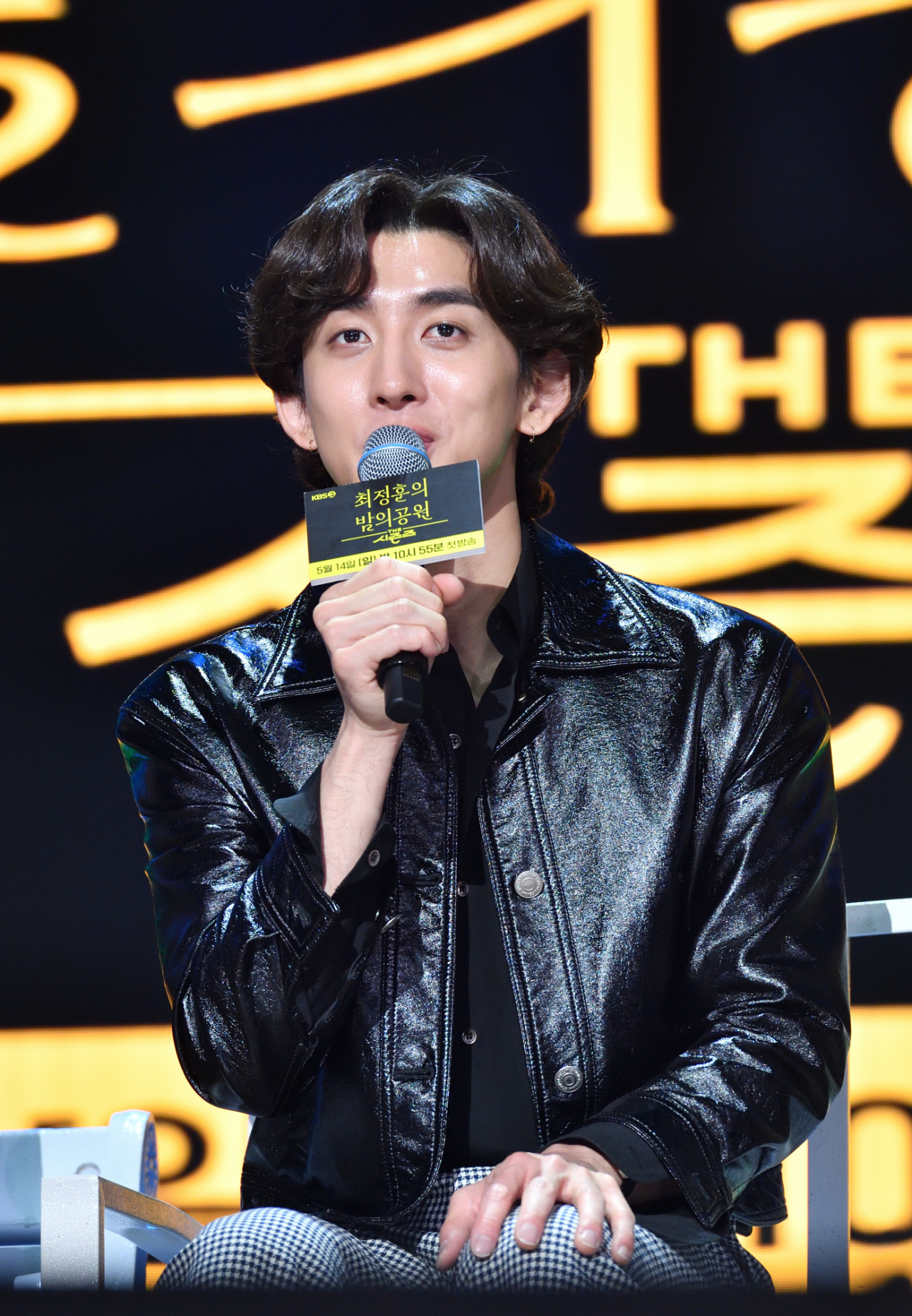 Singer Choi Jung-hoon introduces the new season of the late-night KBS music talk show, 
