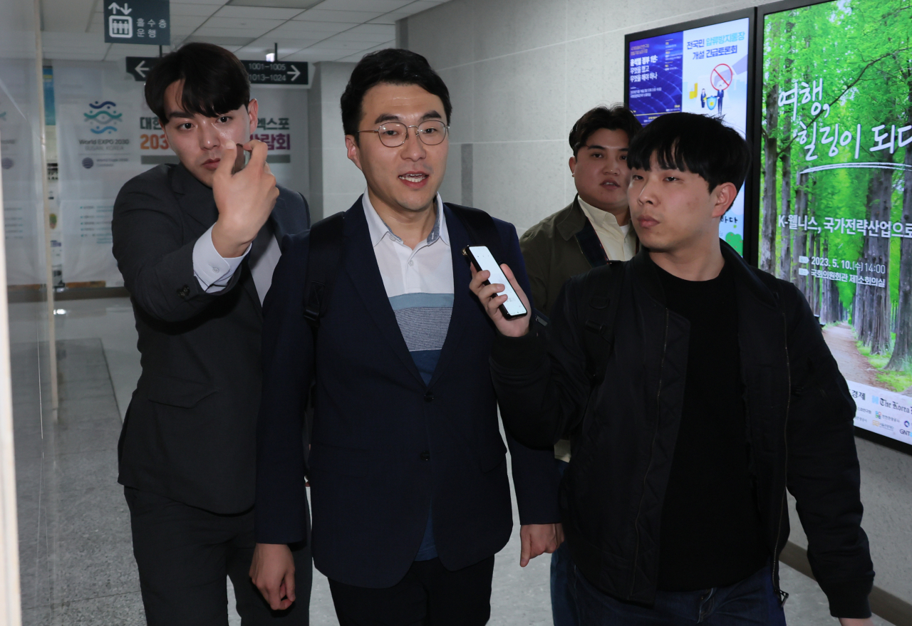 Rep. Kim Nam-kuk (second from left) of the main opposition Democratic Party answers reporters' questions as he leaves his office on the National Assembly compound in Seoul last Tuesday. (Yonhap)