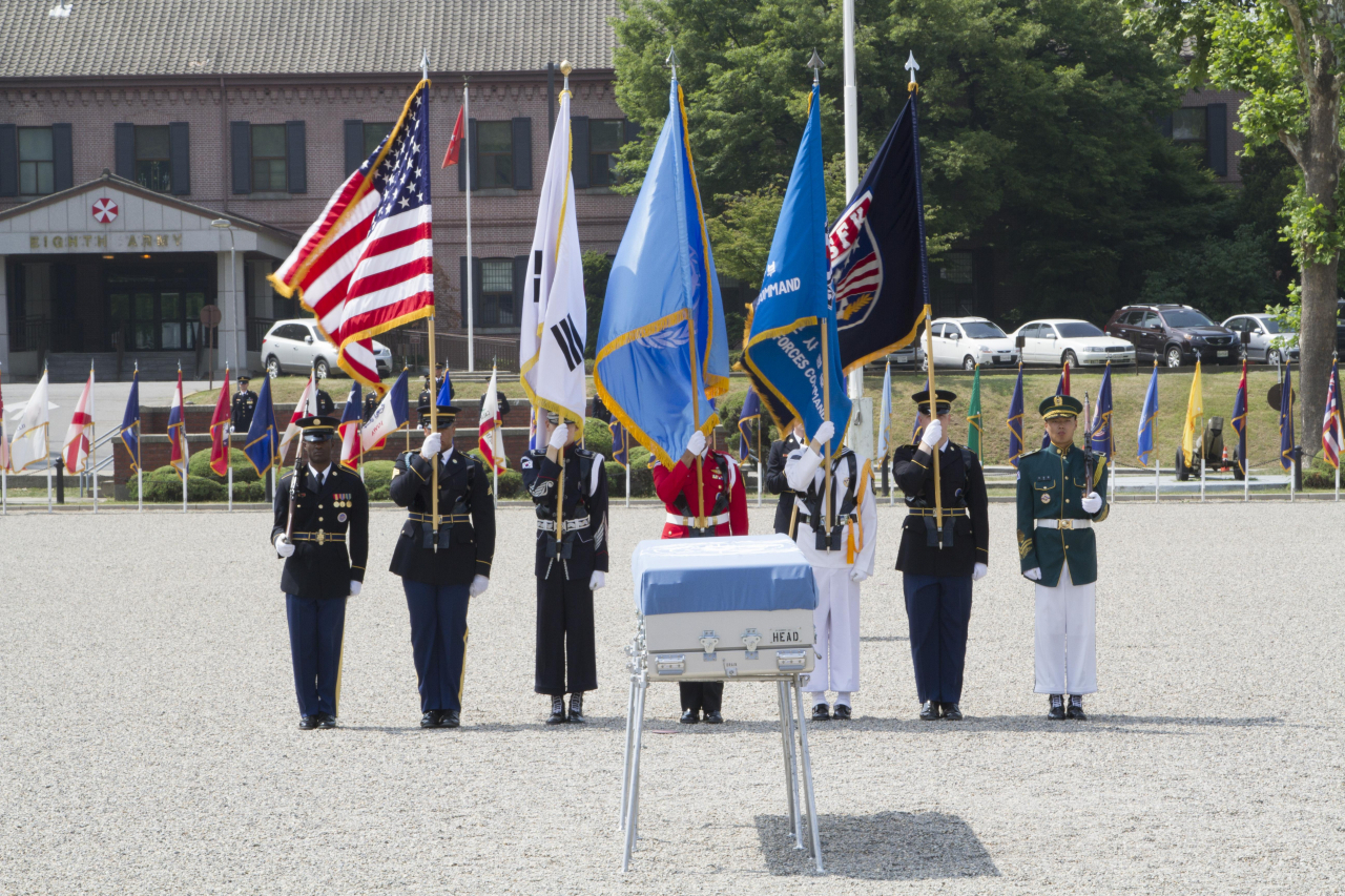 Ministry of National Defense and United Nations Command hosted a repatriation ceremony at US Army Garrison Yongsan, Republic of Korea, June 22, 2017. Service members attended the ceremony to bid farewell to a fallen hero who fought during the Korean War. (USFK)