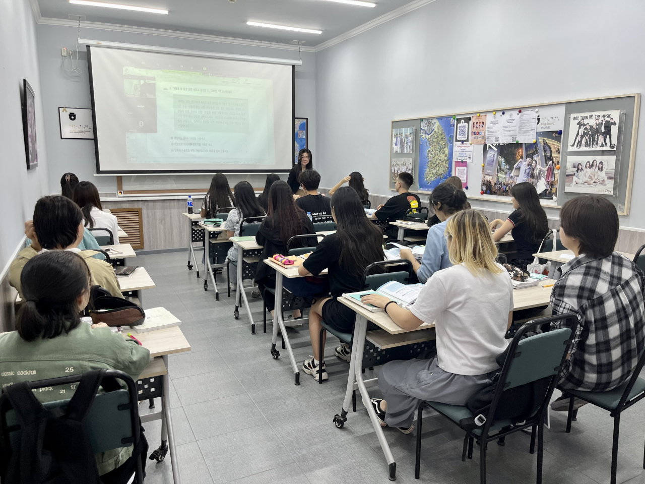 A Korean language class proceeds inside the classroom of the Sejong Institute in Tashkent. (Kim Arin/The Korea Herald)