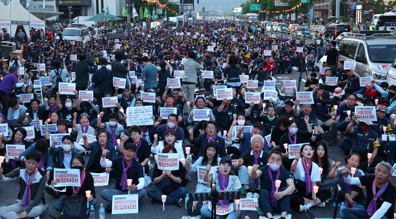 Bereaved families of the Itaewon crowd crush disaster gather in Seoul Plaza, central Seoul, on Tuesday to commemorate the 200th day of the tragedy. (Yonhap)