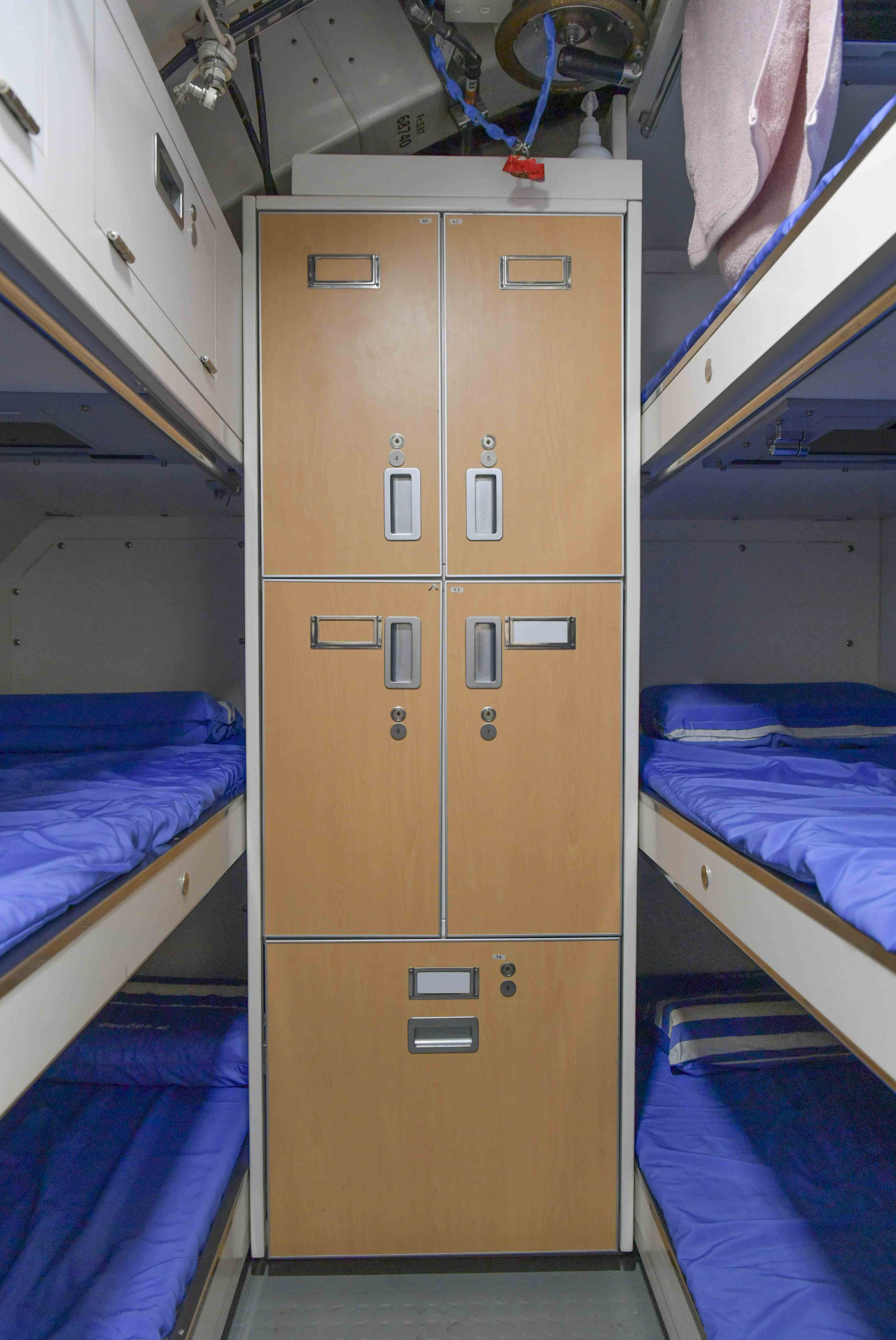 A total of 50 beds, each measuring 190 centimeters long, are arranged aboard the Dosan Ahn Changho submarine. Most of them are three-level bunk beds, which appear quite uncomfortable to sleep in, especially the beds on the very bottom (Republic of Korea Navy)