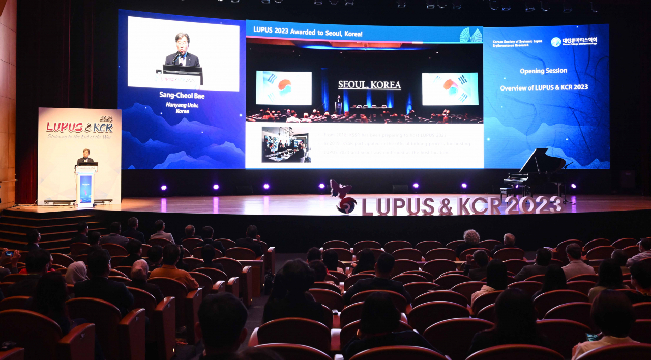 The 15th International Congress on Systemic Lupus Erythematosus and The 43rd Korean College of Rheumatology Annual Scientific Meeting & 17th International Symposium kicked off Wednesday evening at Coex, southern Seoul. (Lee Sang-sub/The Korea Herald).