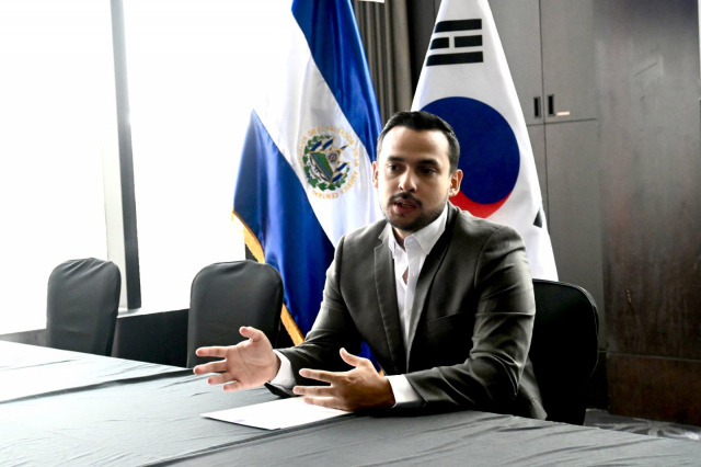 El Salvador's Vice Minister of Transportation Nelson Reyes speaks in an interview with The Korea Herald at Conrad Hotel in Yeoido, Seoul on Tuesday .(Sanjay Kumar/The Korea Herald)