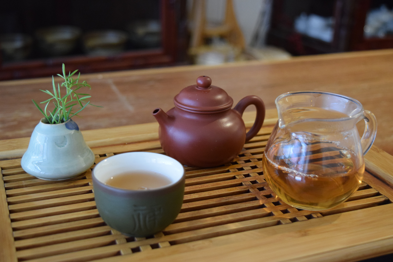 A basic tea set prepared for guests at Woongcha (Kim Hae-yeon/ The Korea Herald)