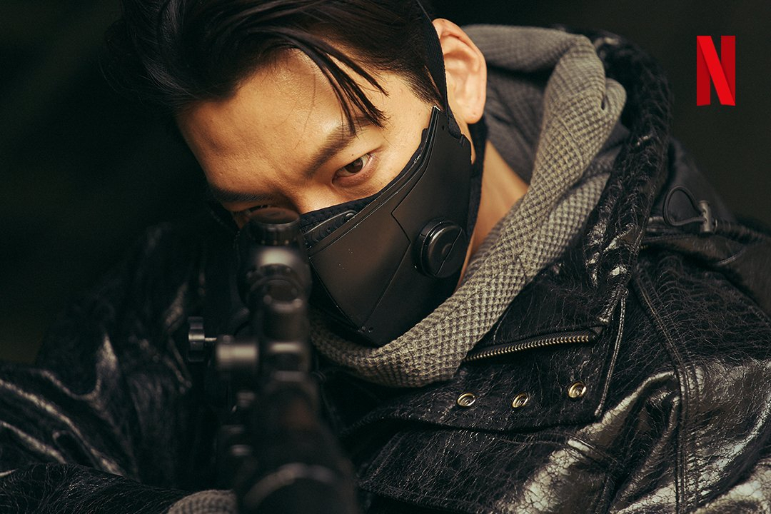 Kim Woo-bin stars as a deliveryman “5-8” in “Black Knight.” (Netflix)