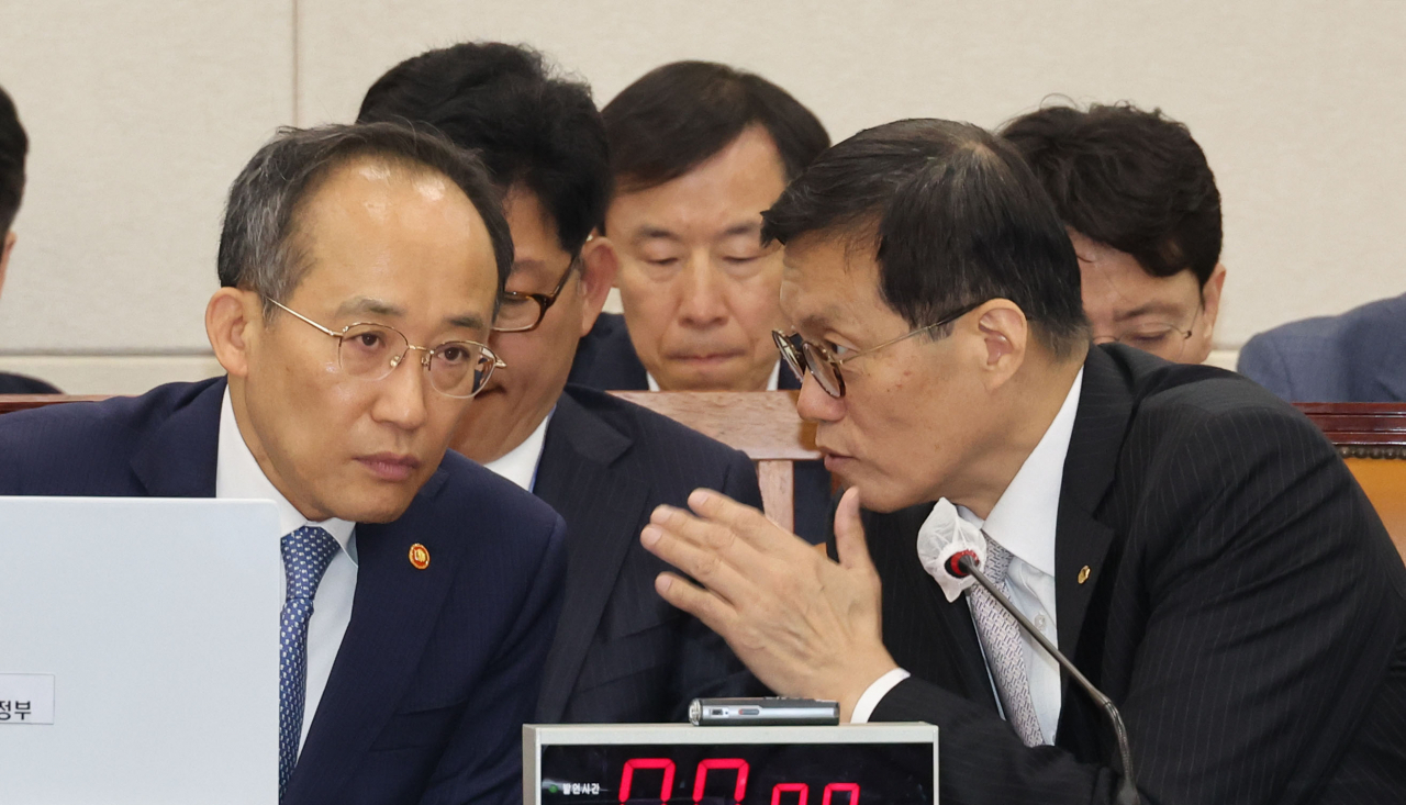 Finance Minister Choo Kyung-ho (left) attends a parliamentary session held at the National Assembly in Seoul on Monday. (Yonhap)