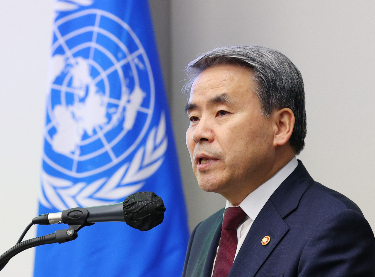 Defense Minister Lee Jong-sup speaks at the general meeting of Korea UNC Friendship Alliance held last Tuesday at Nine Tree Premier ROKAUS Hotel, Yonsan, Seoul (Yonhap)