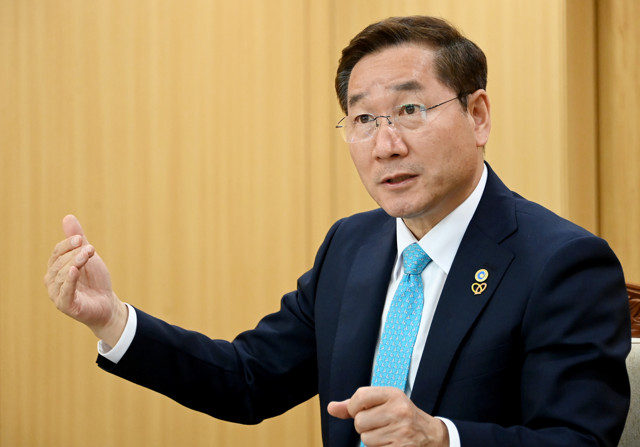Incheon Mayor Yoo Jeong-bok speaks to The Korea Herald at his office at Incheon City Hall in Incheon, May 12. (Incheon City Hall)