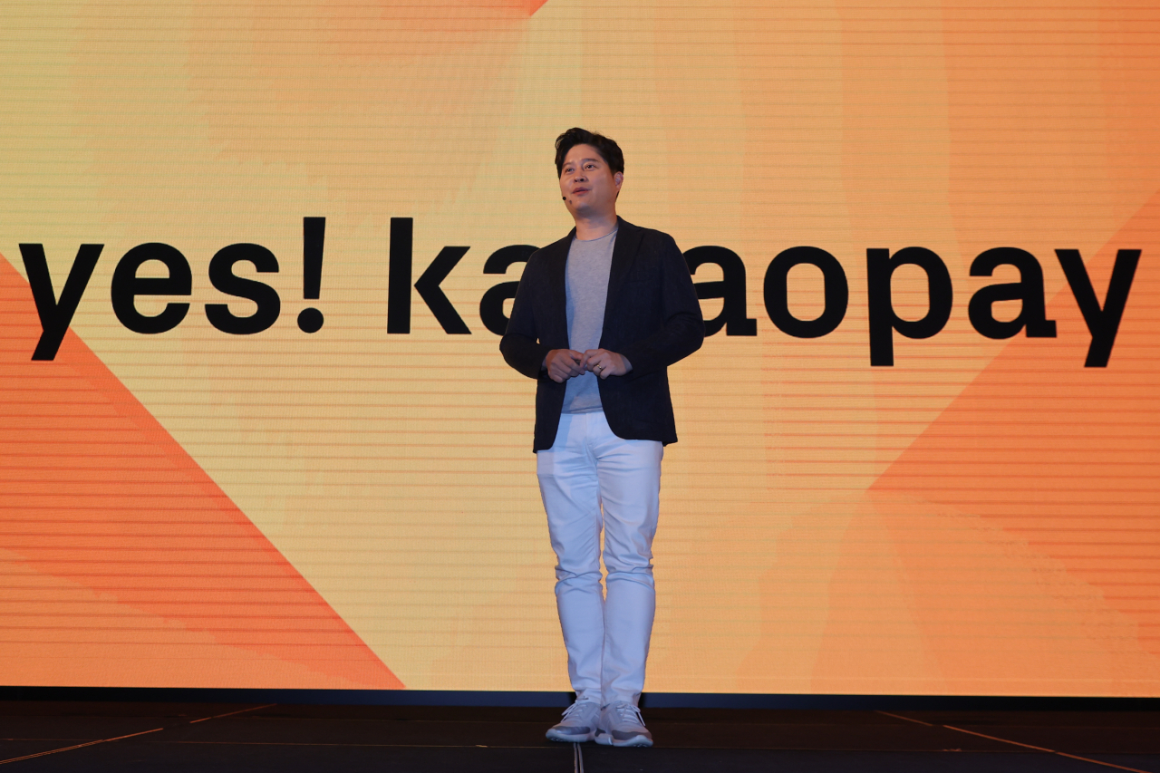 Kakao Pay CEO Shin Won-keun talks during a press conference held at Conrad Seoul in Yeouido, Seoul on May 15. (Yonhap)