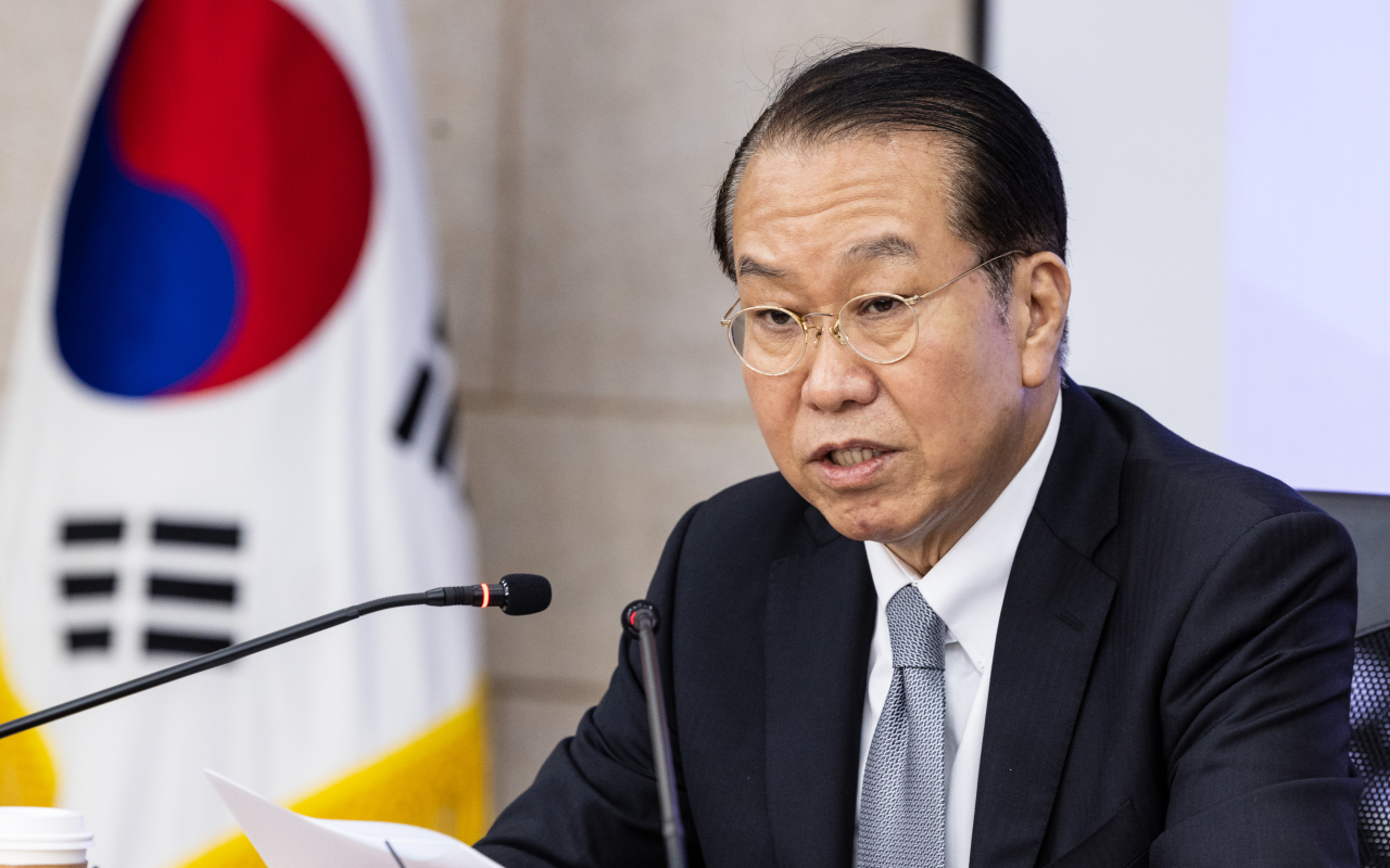 Unification Minister Kwon Young-se speaks during a meeting with reporters at the Inter-Korean Dialogue Office in Seoul on Monday on the occasion of the first anniversary of his time in office. (Yonhap)