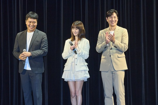From left: Director Jason Yu, Jung Yu-mi and Lee Sun-kyun meet with the audience after the screening of “Sleep,” at the 76th Cannes Film Festival on Sunday. (Lotte Entertainment)