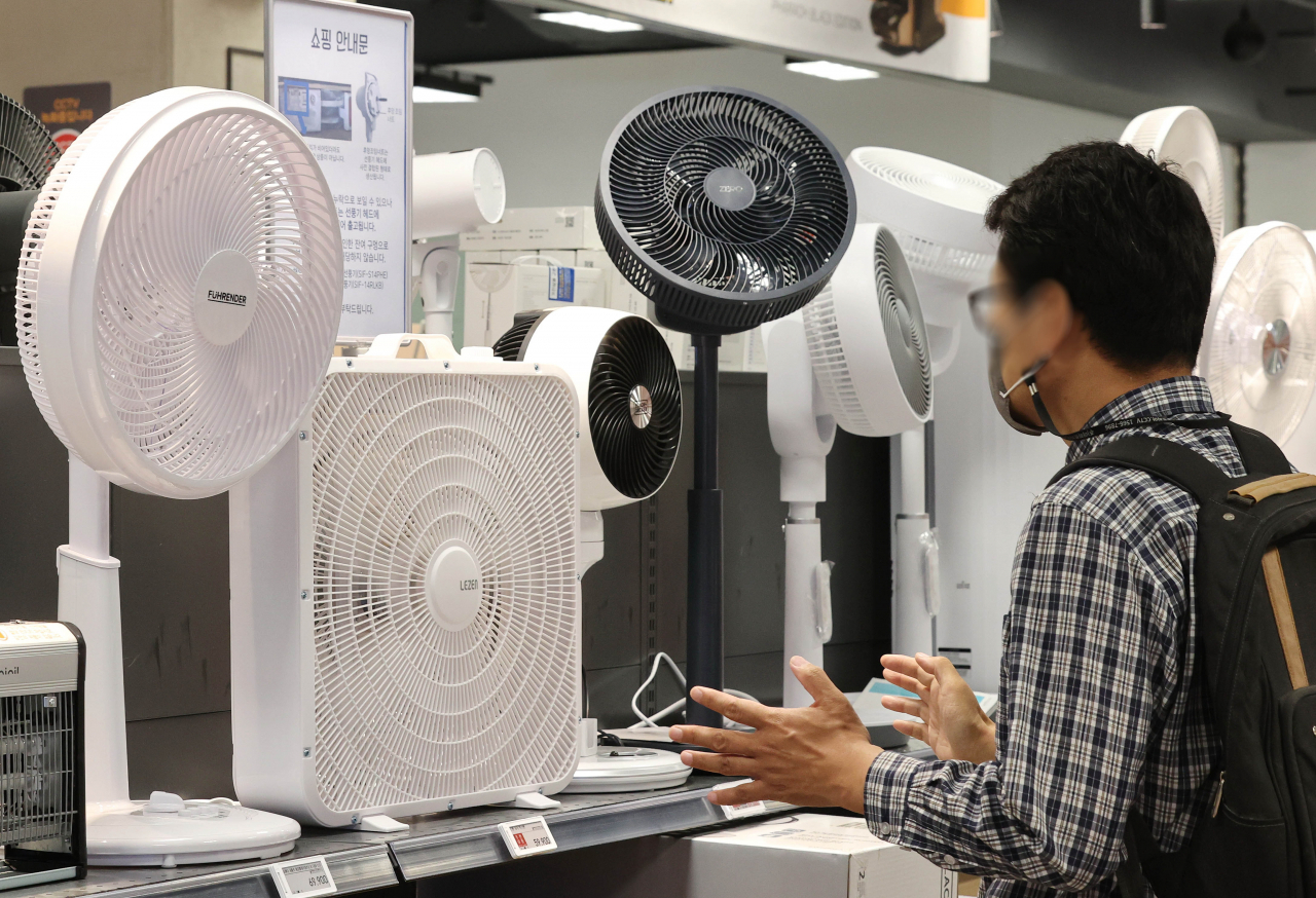 Sales of fans increase amid inflation and the rising cost of electricity in May (Yonhap)