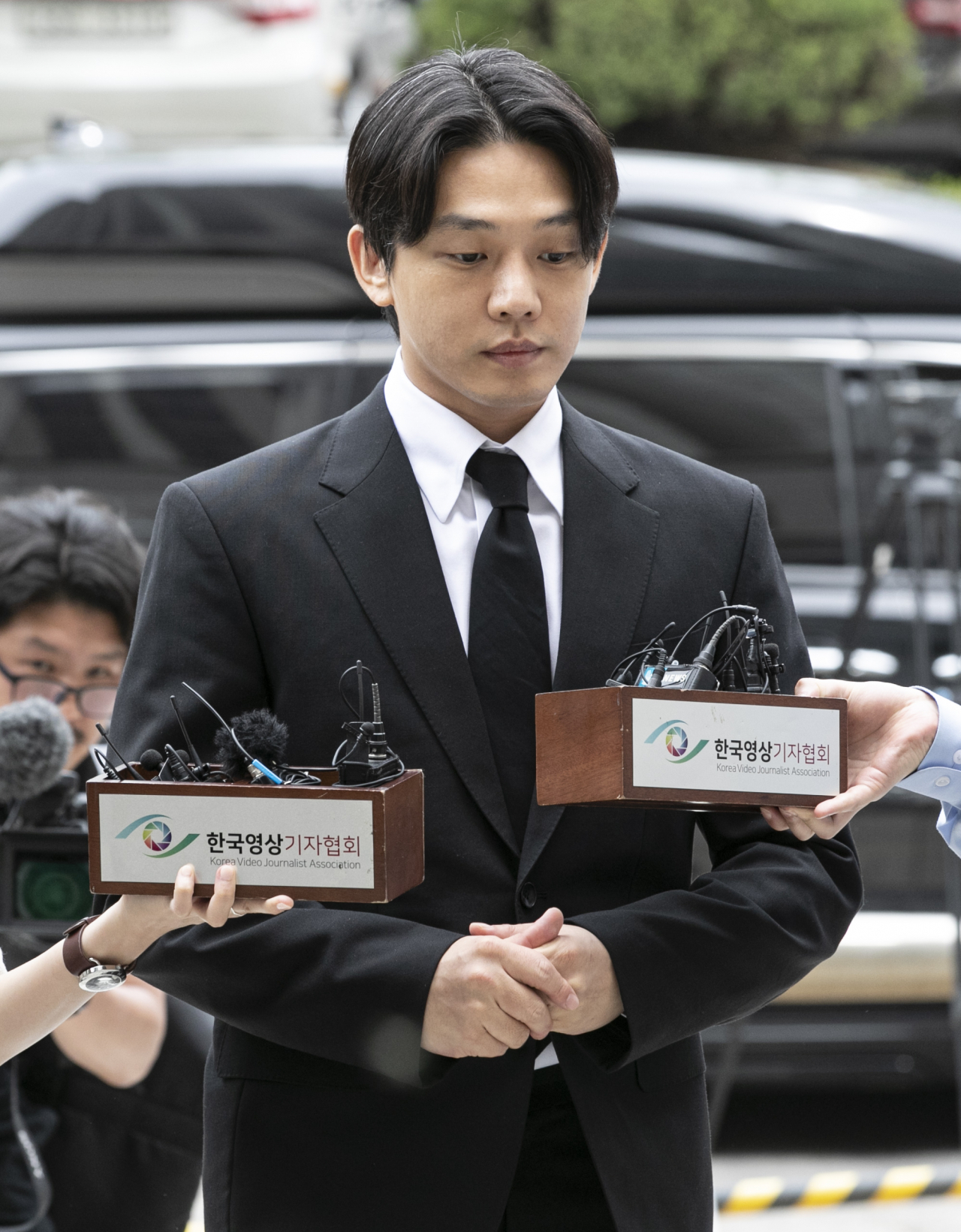 Actor Yoo Ah-in attends a court hearing at the Seoul Central District Court in southern Seoul on Wednesday. (Yonhap)