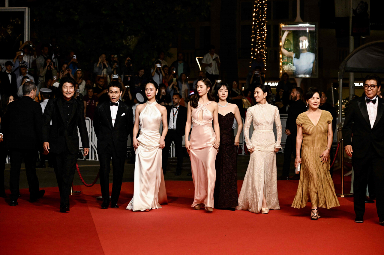 From left: Actor Song Kang-ho, Oh Jeong-se, Jeon Yeo-been, Jung Soo-jung, Lim Soo-jeong, Jang Young-nam, Park Jeong-soo, director Kim Jee-woon walk the red carpet for “Cobweb” at the 76th Cannes Film Festival on Thursday. (Yonhap-AFP)
