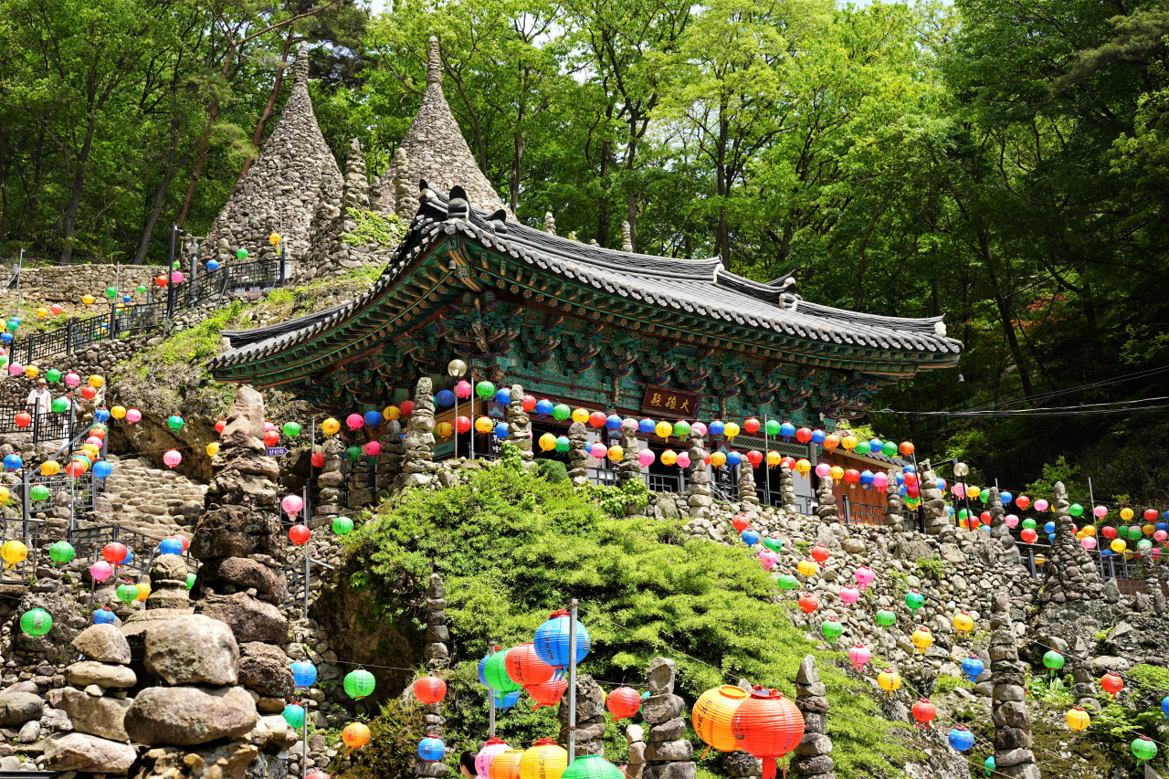 Tapsa Temple's main hall (Lee Si-jin/The Korea Herald)