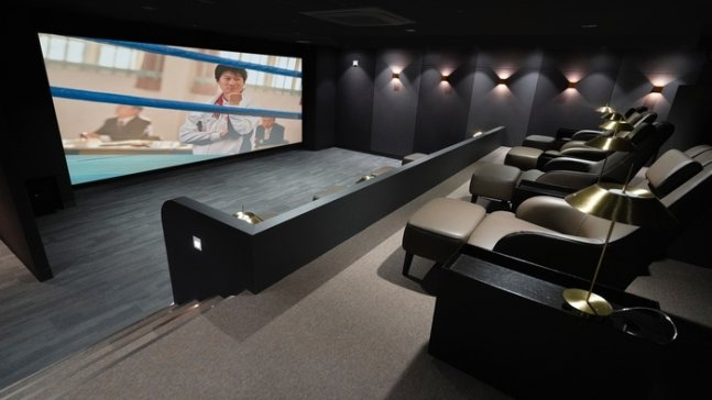DH Cinema, a communal movie theater for residents of DH Xi Gaepo Apartments in Gangnam, Seoul. (RNR Inc.)