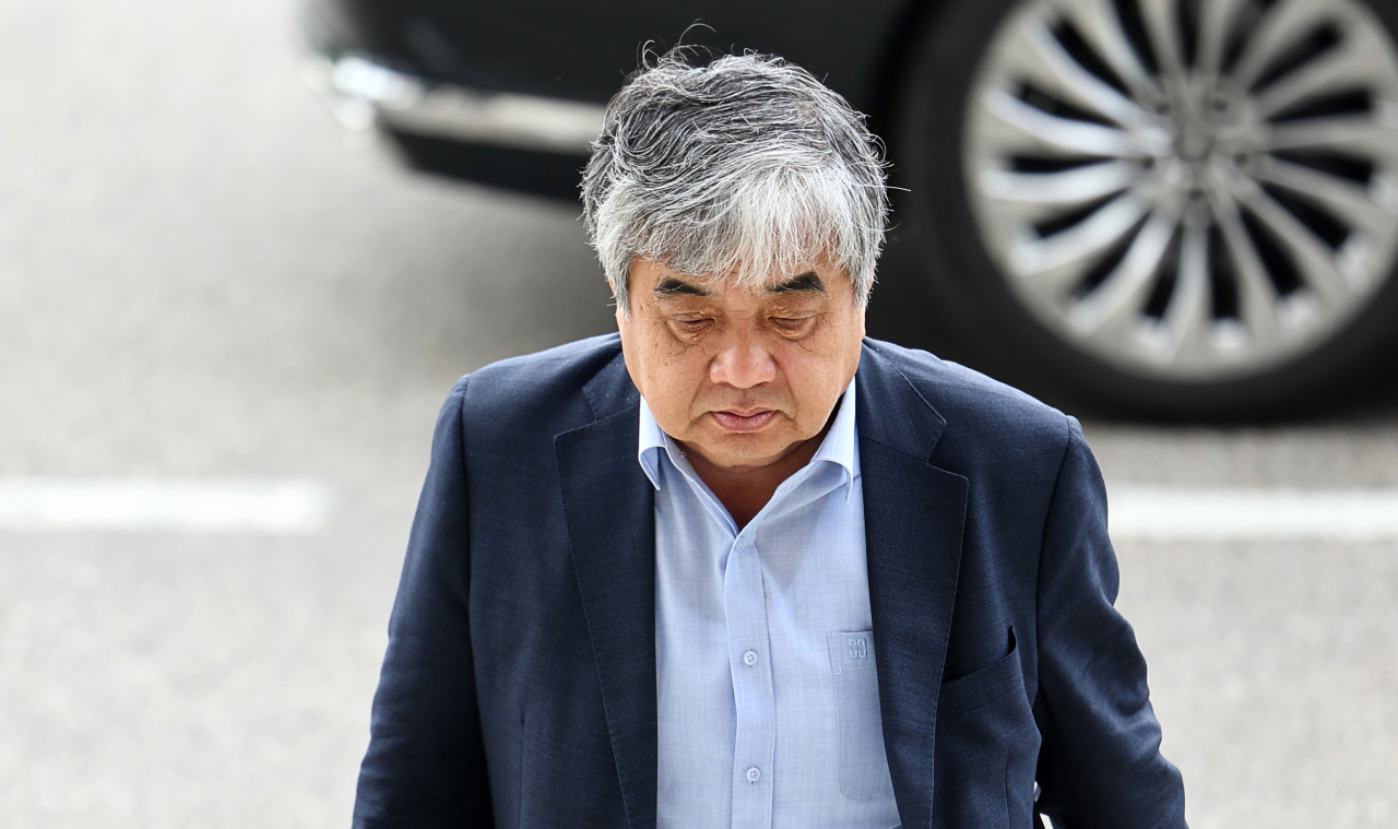 Han Sang-hyuk, chairman of the state Korea Communications Commission, arrives at work in Gwacheon, south of Seoul, on May 30, 2023. (Yonhap)