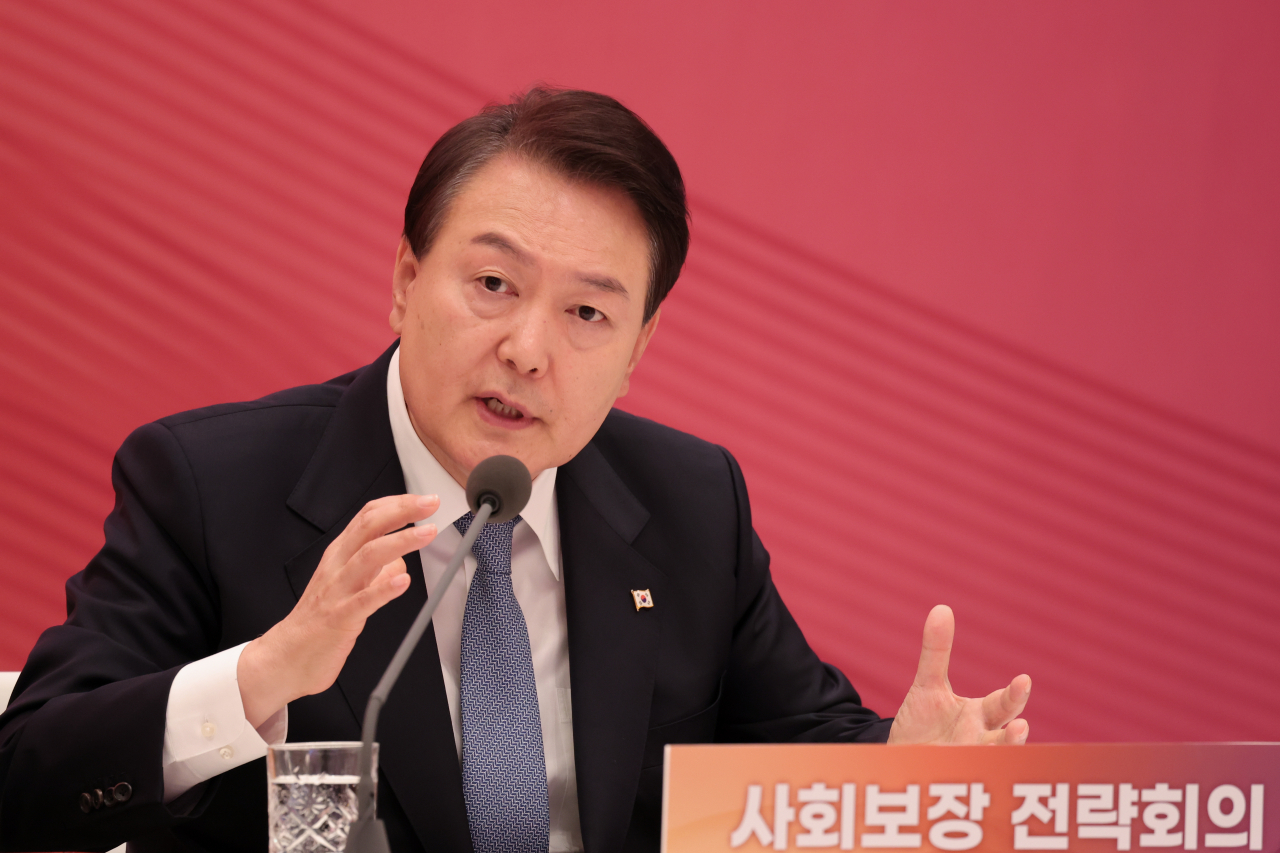 President Yoon Suk Yeol speaks at a meeting held at the Blue House Guest House on Wednesday. (Yonhap)