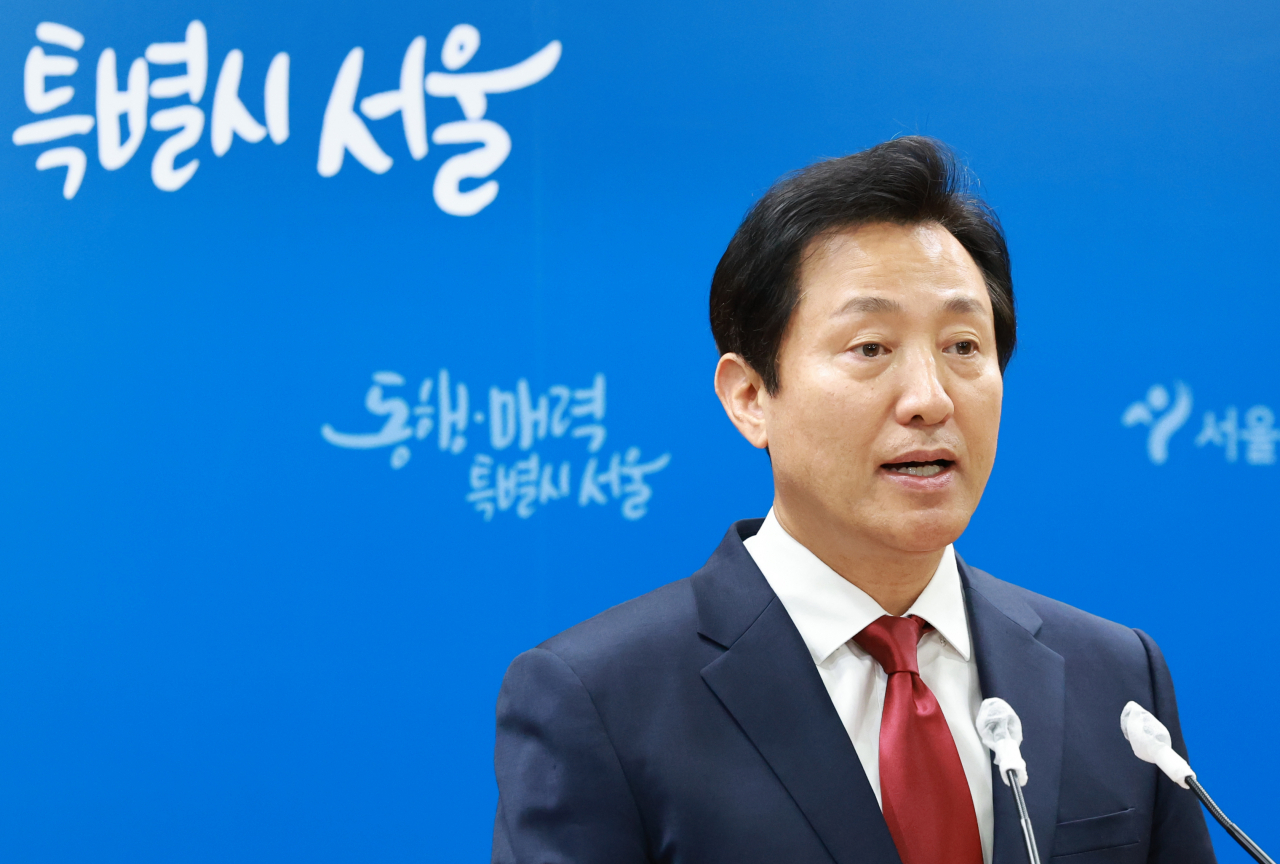 Seoul Mayor Oh Se-hoon speaks during a press briefing at Seoul City Hall on Wednesday. (Yonhap)