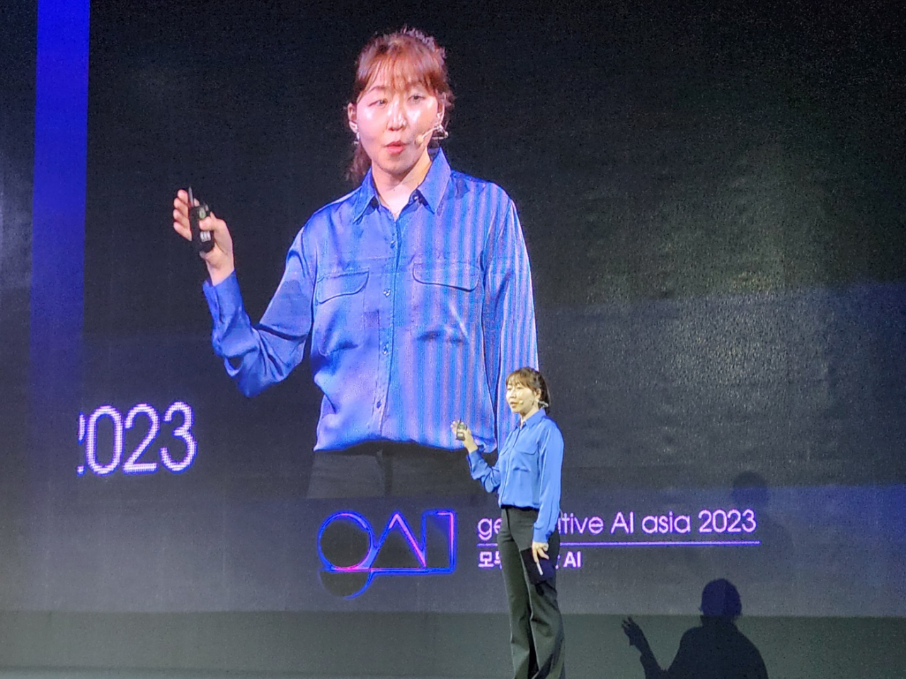 31일 열린 생성 AI 컨퍼런스 ‘GAA 2023(Generative AI Asia 2023)’에서 키노트를 진행 중인 강수진 프롬프트 엔지니어. [뤼튼테크놀로지스 제공]