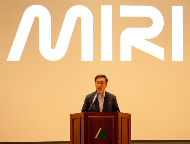 Hyundai Elevator CEO Cho Jae-cheon speaks during the launch event of the company’s advanced elevator maintenance service Miri held at its smart campus in Chungju, North Chungcheong Province, Thursday. (Hyundai Elevator)