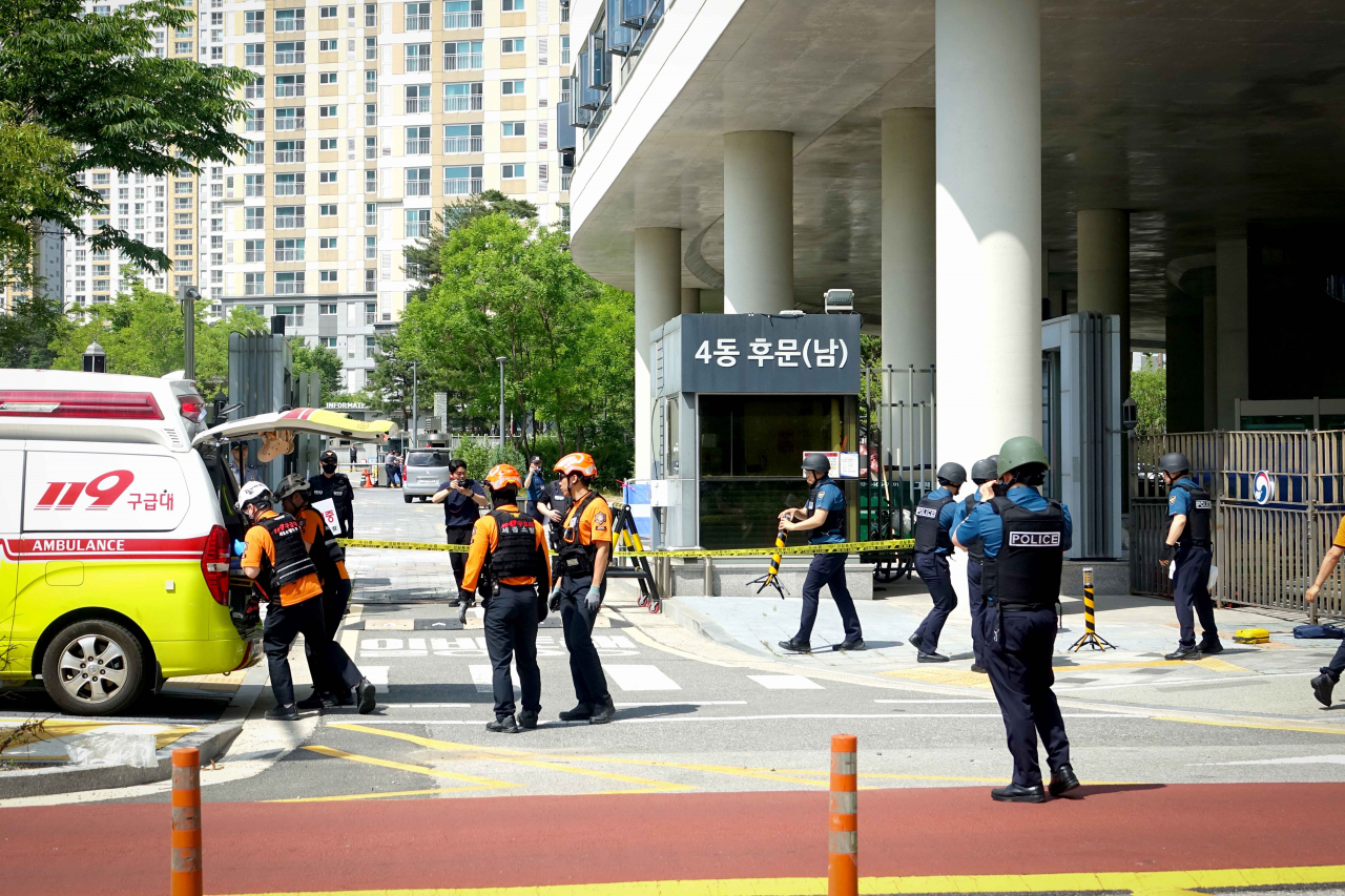 The Sejong City Police partake in an anti-explosives training exercise at the Government Complex Sejong on May 24. (Sejong City Police)