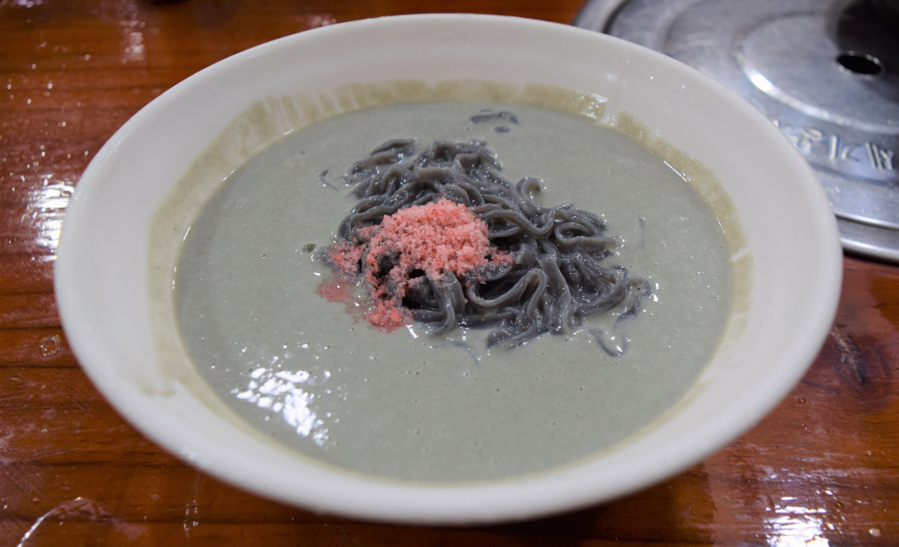 Kongguksu at Ejo Sonkalguksu (Kim Hae-yeon/ The Korea Herald)