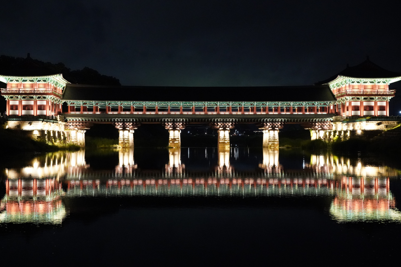 Woljeonggyo Bridge in Gyeongju, North Gyeongsang Province (Lee Si-jin/The Korea Herald)