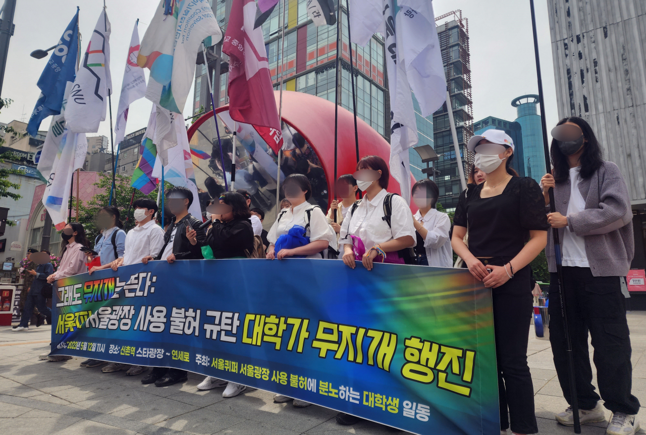LGBT rights groups at 10 local universities hold a joint protest denouncing the Seoul city government’s refusal to allow the Seoul Queer Culture Festival to be held at Seoul Plaza, May 12. (Yonhap)