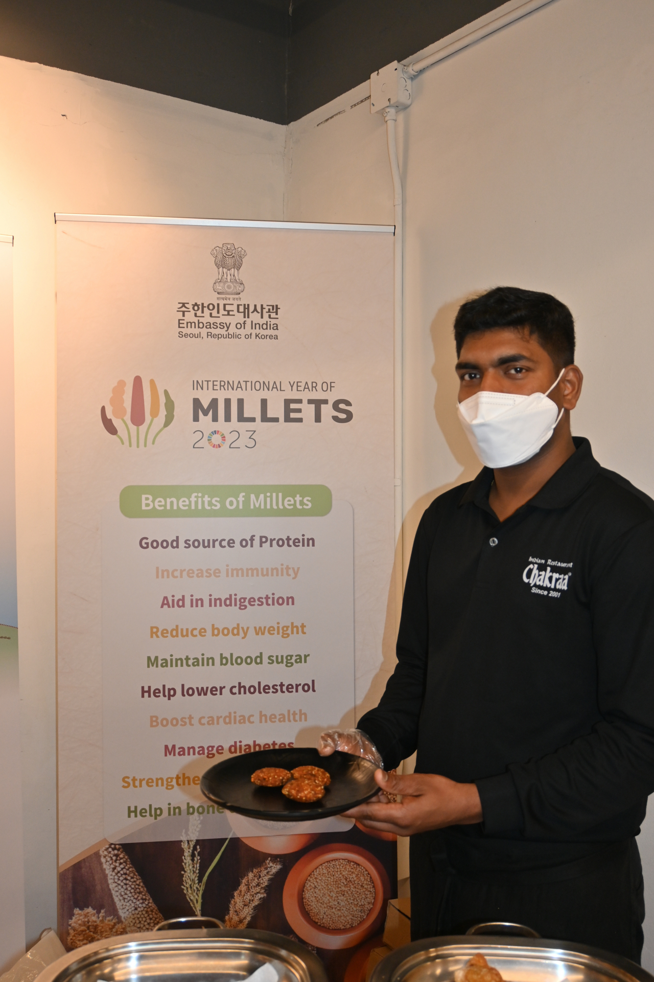 Indian Embassy in Seoul served millets as refreshments for the guests attending the press briefing held ahead of 9th International Day of Yoga at Indian Embassy in Yongsan-gu, Seoul on Monday. (Sanjay Kumar/The Kore Herald)