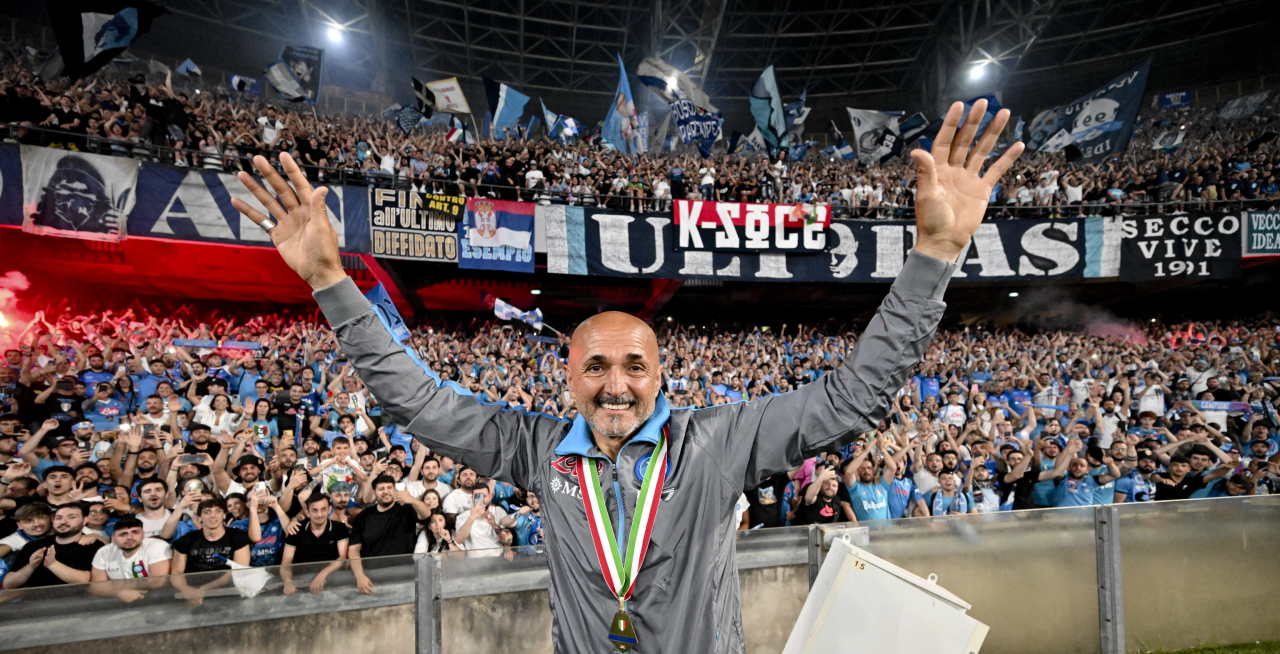 SSC Napoli'ss head coach Luciano Spaletti celebrates the Scudetto, the trophy of Italian Serie A Championship, during the ceremony after the Italian Serie A soccer match SSC Napoli vs UC Sampdoria in Naples, Italy. (EPA-Yonhap)