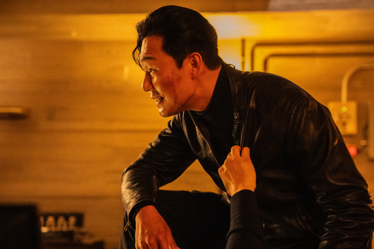 Park Sung-woong stars in “Bloodhounds.” (Netflix)