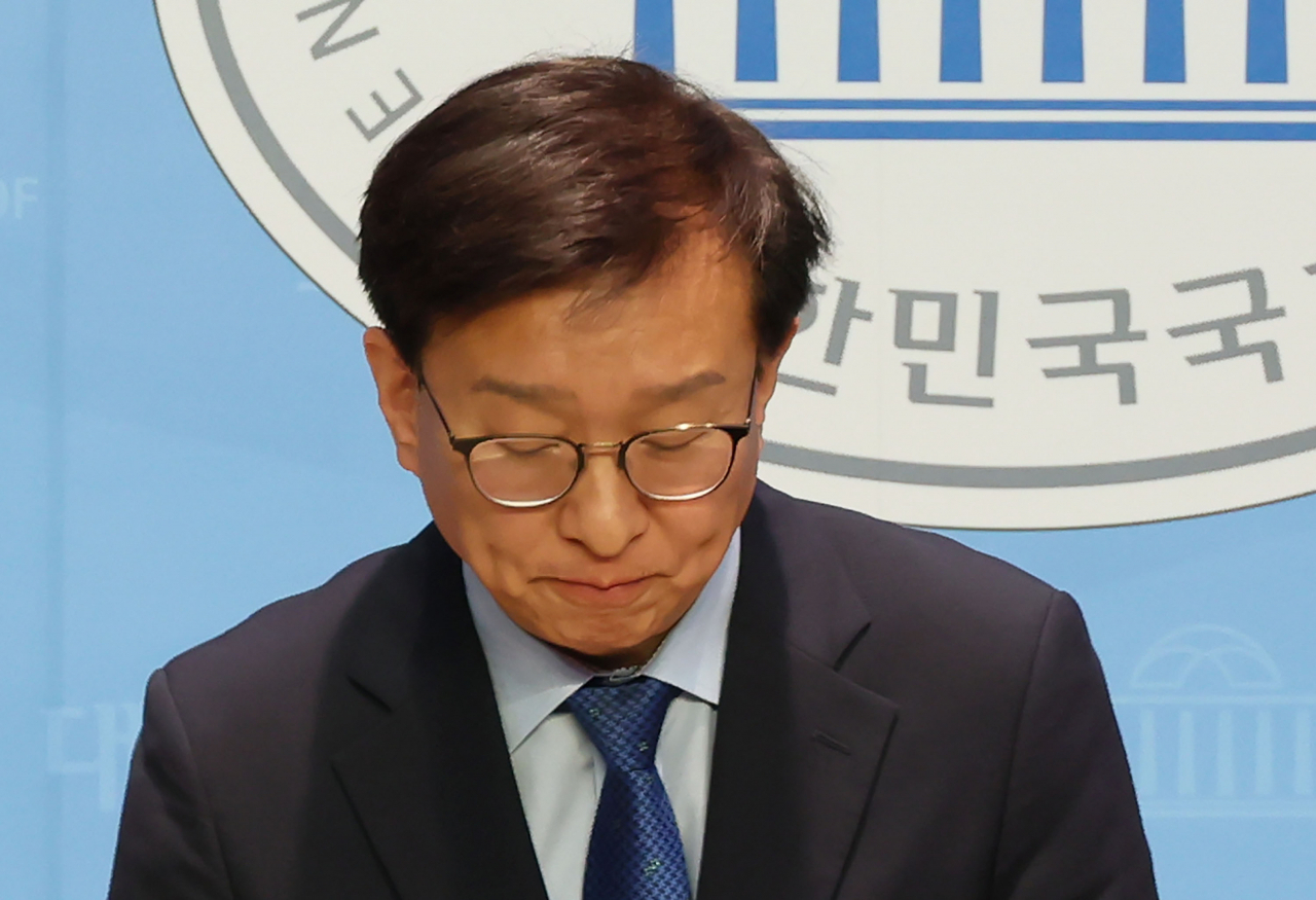 The main opposition Democratic Party's top spokesperson Kwon Chil-seung attends a press conference at the National Assembly on June 7. (Yonhap)