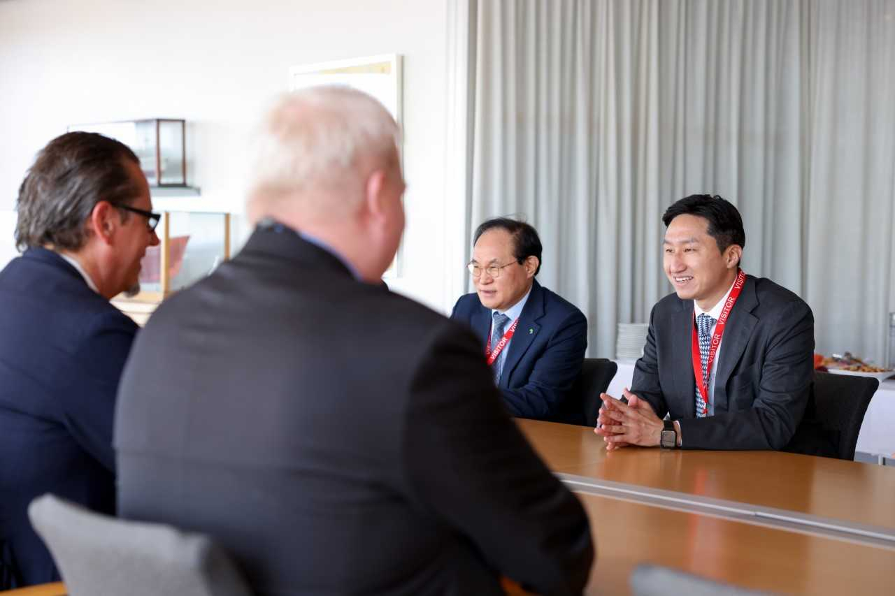 HD Hyundai President Chung Ki-sun meets with vessel owners during a business meeting held on the sidelines of the Nor-Shipping exhibition held in Oslo this week. (HD Hyundai)