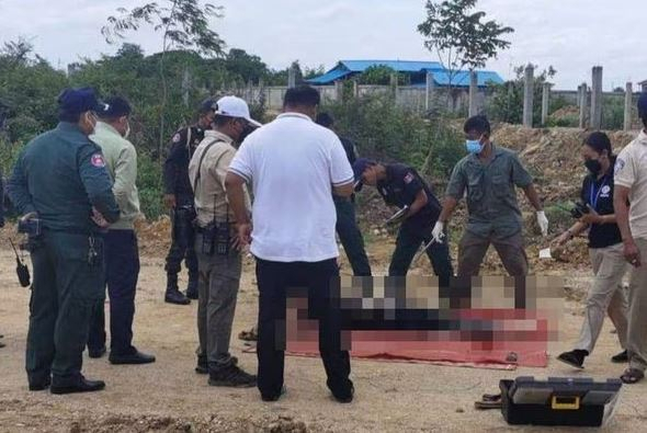 Cambodian authorities recover and investigate the body of a female Korean live streamer from a pond near Phnom Penh. (Courtesy of Rasmei Kampuchea Daily)