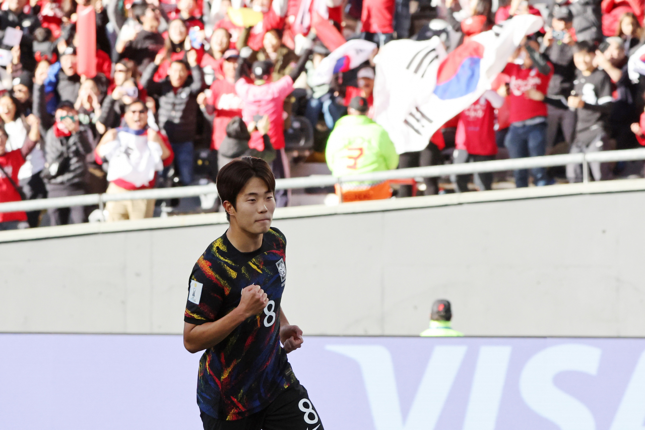 Lee Seung-won of South Korea celebrates after scoring a penalty against Israel during the teams' third-place match at the FIFA U-20 World Cup at La Plata Stadium in La Plata, Argentina, on Sunday. (Yonhap)