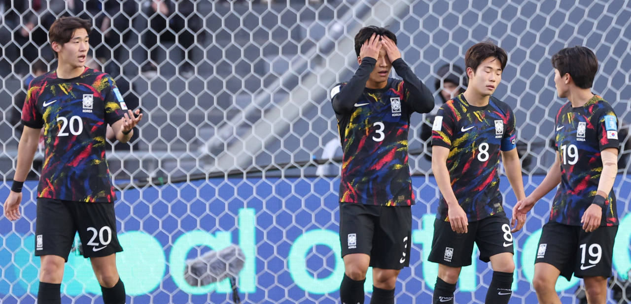 South Korean players react to a goal by Omer Senior of Israel during the teams' third-place match at the FIFA U-20 World Cup at La Plata Stadium in La Plata, Argentina, on Sunday. (Yonhap)