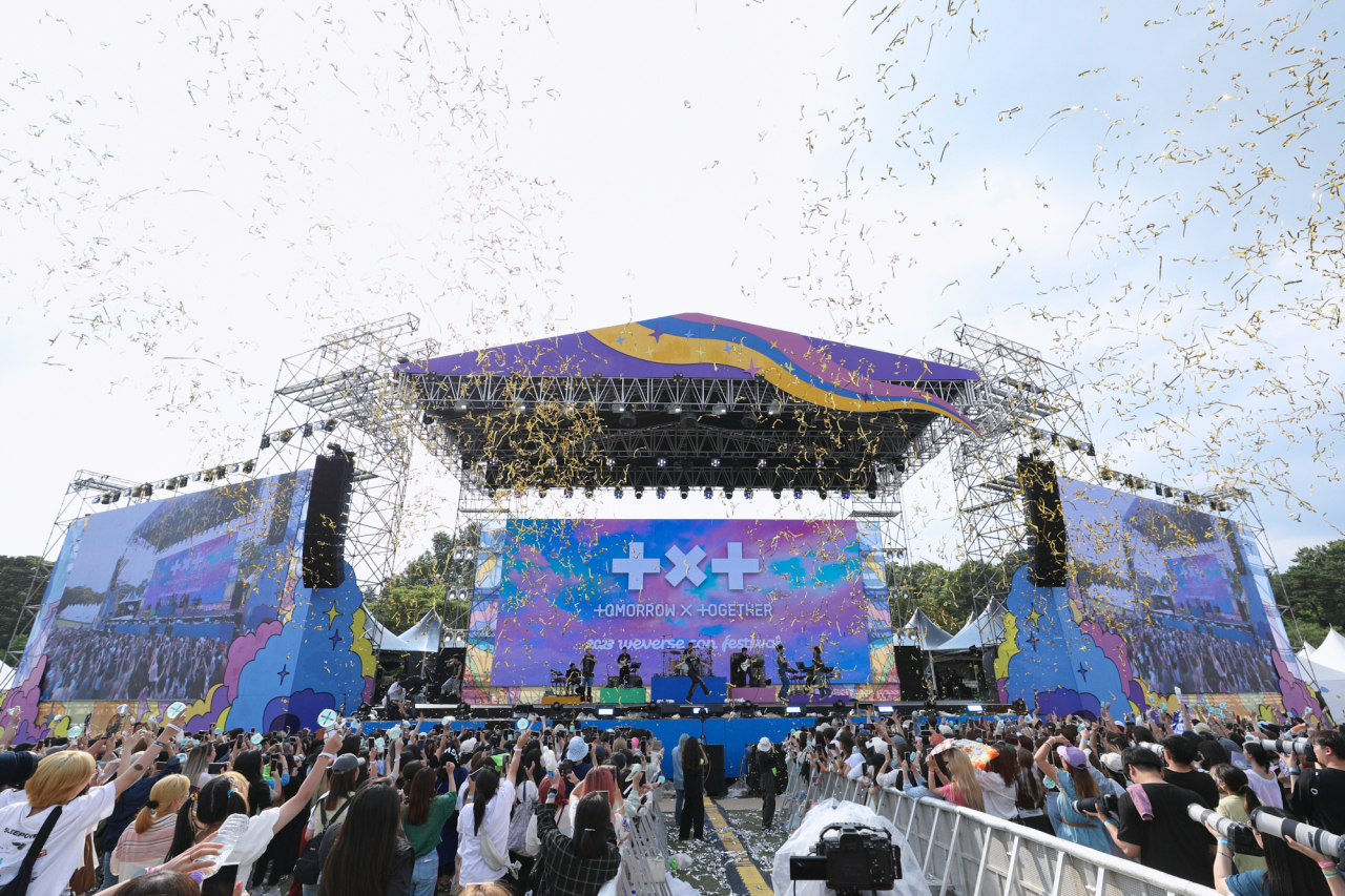 A K-pop boy band performs during the Weverse Festival at the 2023 Weverse Con Festival held in Seoul's Olympic Park on Sunday. (Hybe)