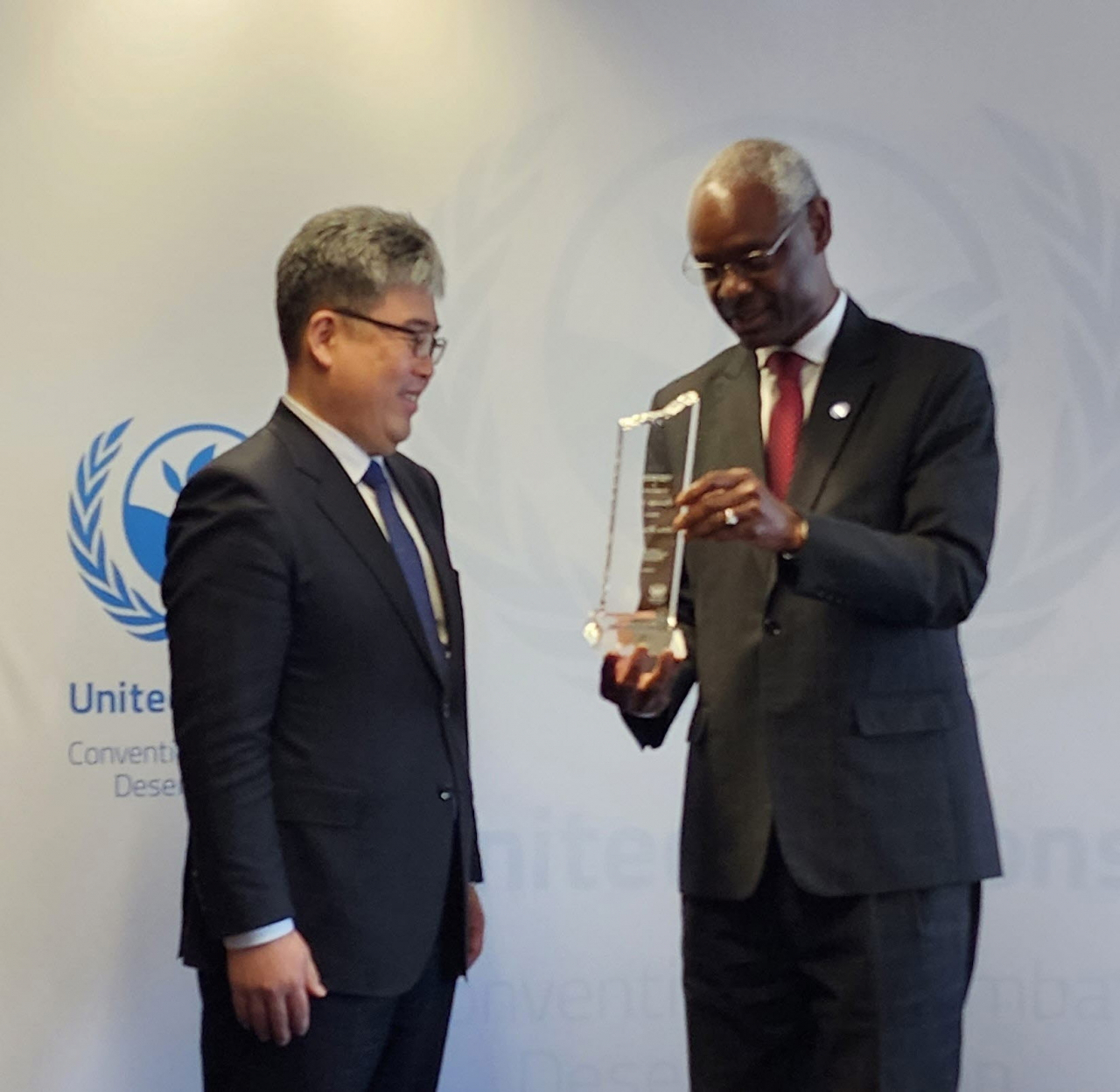 The Korea Forest Service receives the UNCCD Partnership Award in February during a renewal signing ceremony for the Changwon Initiative. (Korea Forest Service)