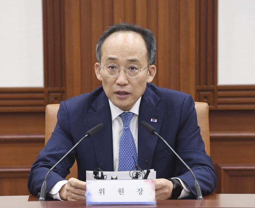 Finance Minister Choo Kyung-ho speaks during a meeting in Seoul on the annual assessment of public firms on Friday. (The Ministry of Economy and Finance)